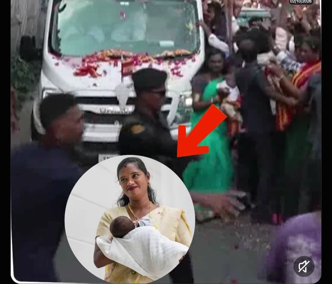 கூட்ட நெரிசலில் குழந்தையைத் தூக்கிச் செல்லும் தவெக எம்.எல்.ஏ. பல்லவி