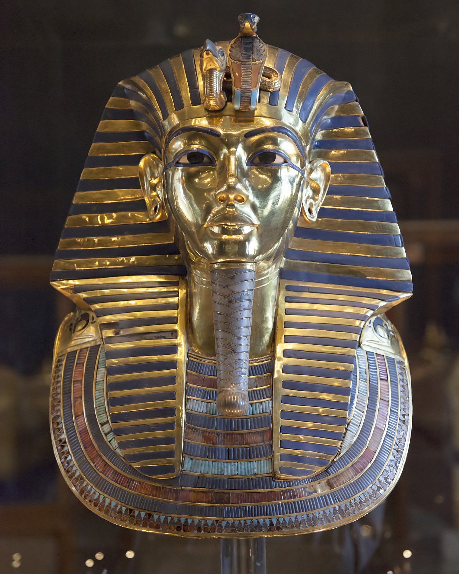 Row erupts over Cairo mural depicting Tutankhamun and Nefertiti with dark skin